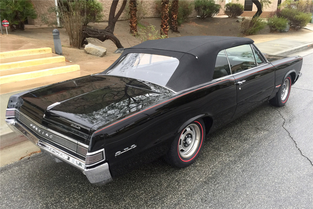 1965 PONTIAC LEMANS CUSTOM CONVERTIBLE - Rear 3/4 - 201571