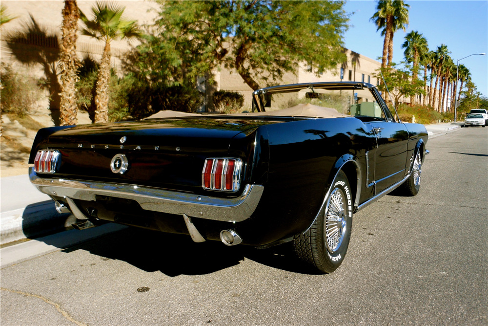 1965 FORD MUSTANG CONVERTIBLE - Rear 3/4 - 201576