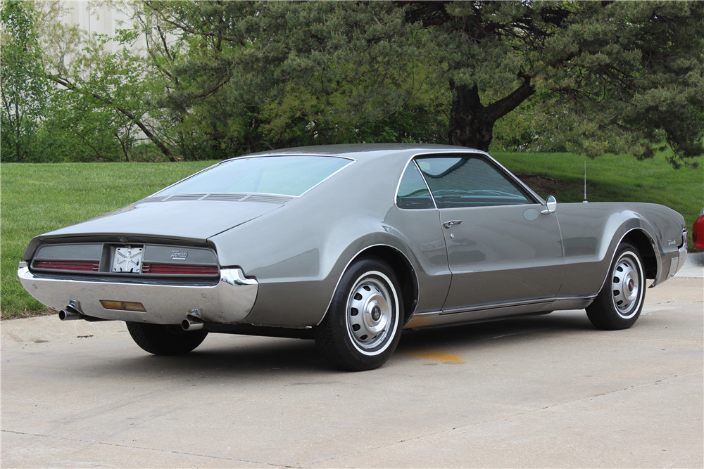 1966 OLDSMOBILE TORONADO  - Rear 3/4 - 201640