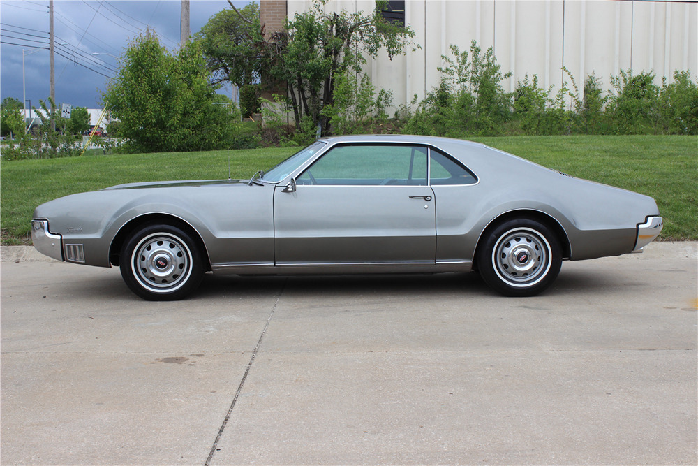 1966 OLDSMOBILE TORONADO  - Side Profile - 201640