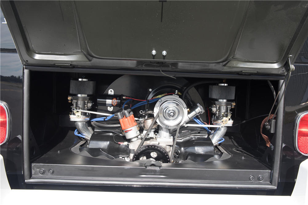1967 VOLKSWAGEN 21-WINDOW DELUXE BUS - Engine - 202091