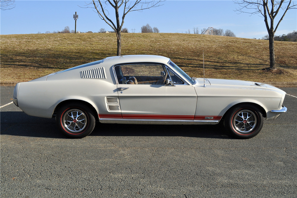 1967 FORD MUSTANG GT FASTBACK - Side Profile - 203699