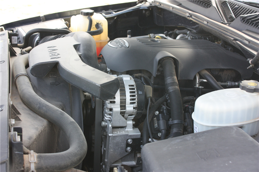 2004 CHEVROLET SUBURBAN QUADRASTEER SUV - Engine - 205880