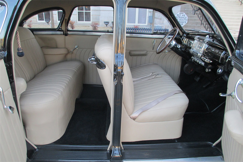 1946 CHRYSLER NEW YORKER CUSTOM SEDAN - Interior - 205962
