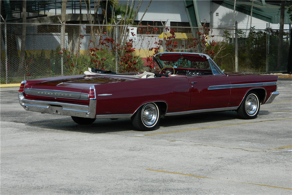 1963 PONTIAC BONNEVILLE CONVERTIBLE - Rear 3/4 - 206071