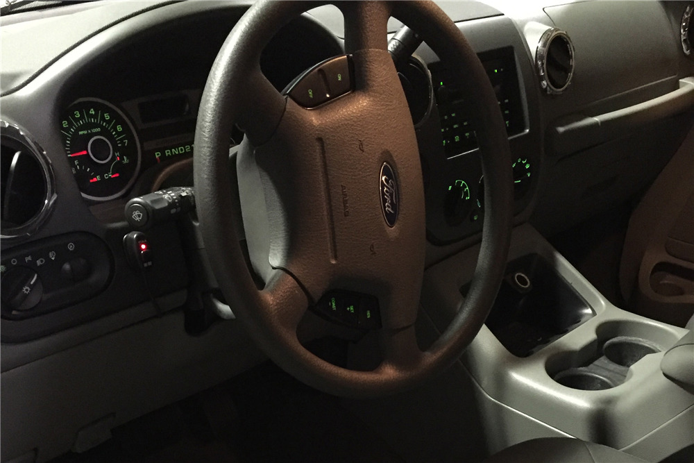 2006 FORD EXPEDITION CUSTOM SUV - Interior - 206106