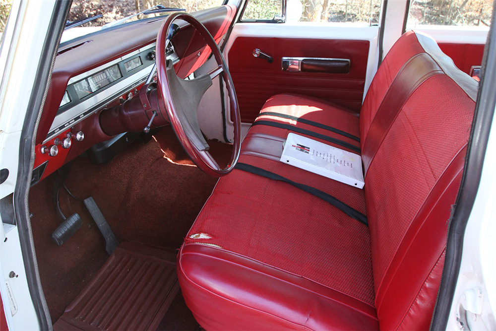 1969 INTERNATIONAL TRAVELALL  - Interior - 206185