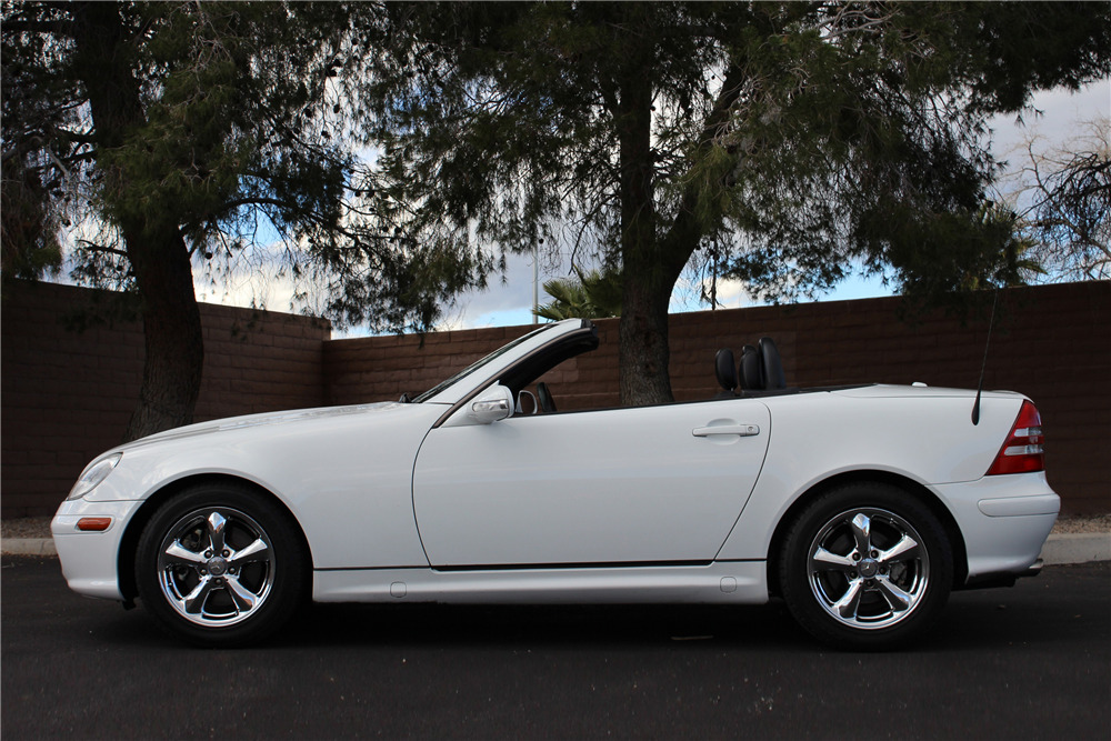 2001 MERCEDES-BENZ SLK320 CONVERTIBLE - Side Profile - 206202