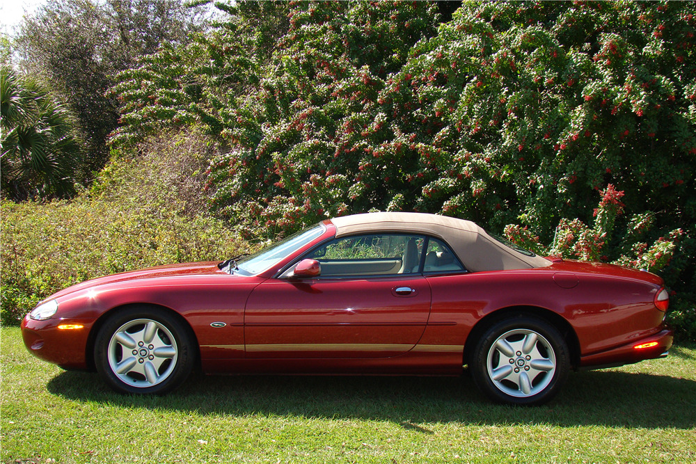 1998 JAGUAR XK8 CONVERTIBLE - Side Profile - 206247