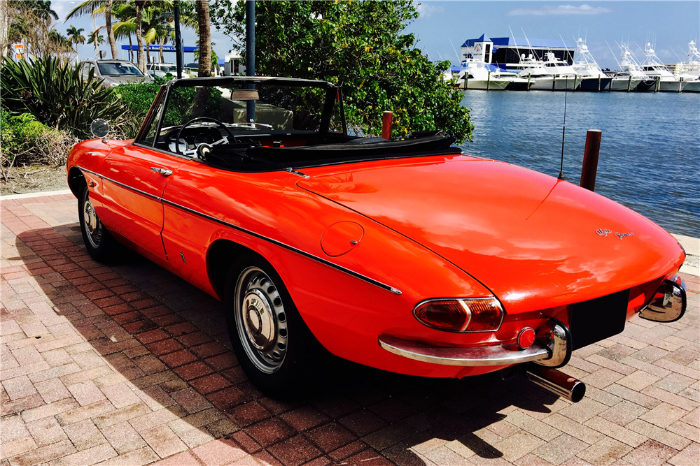 1967 ALFA ROMEO SPIDER CONVERTIBLE - Rear 3/4 - 206258