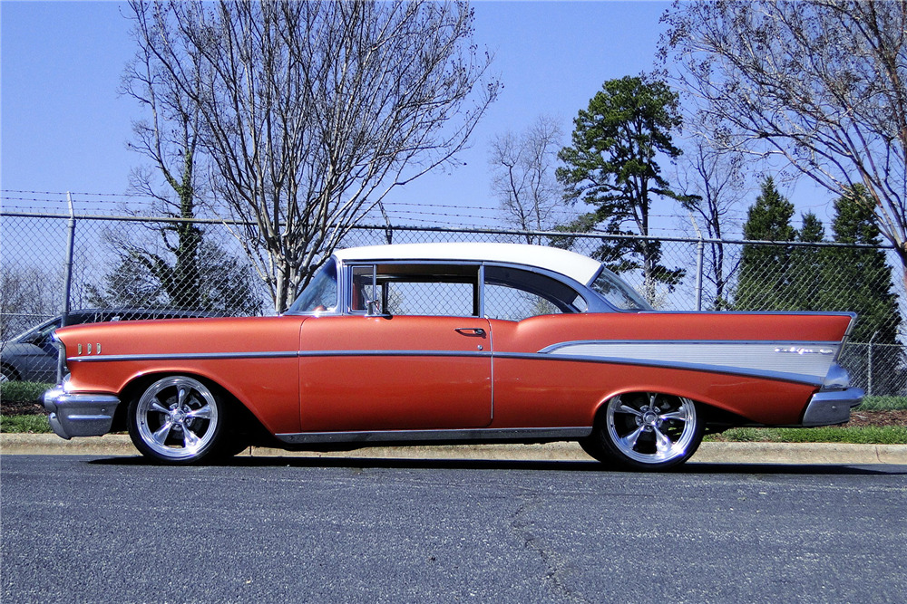 1957 CHEVROLET BEL AIR CUSTOM COUPE - Front 3/4 - 206290