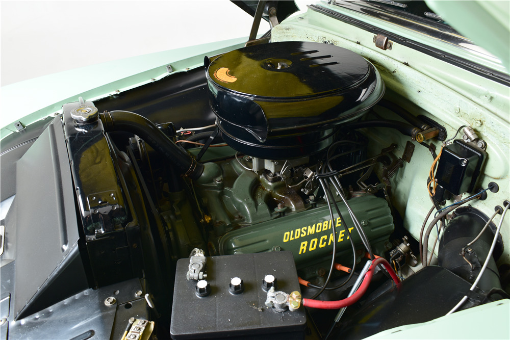 1952 OLDSMOBILE SUPER 88 CONVERTIBLE - Engine - 206324