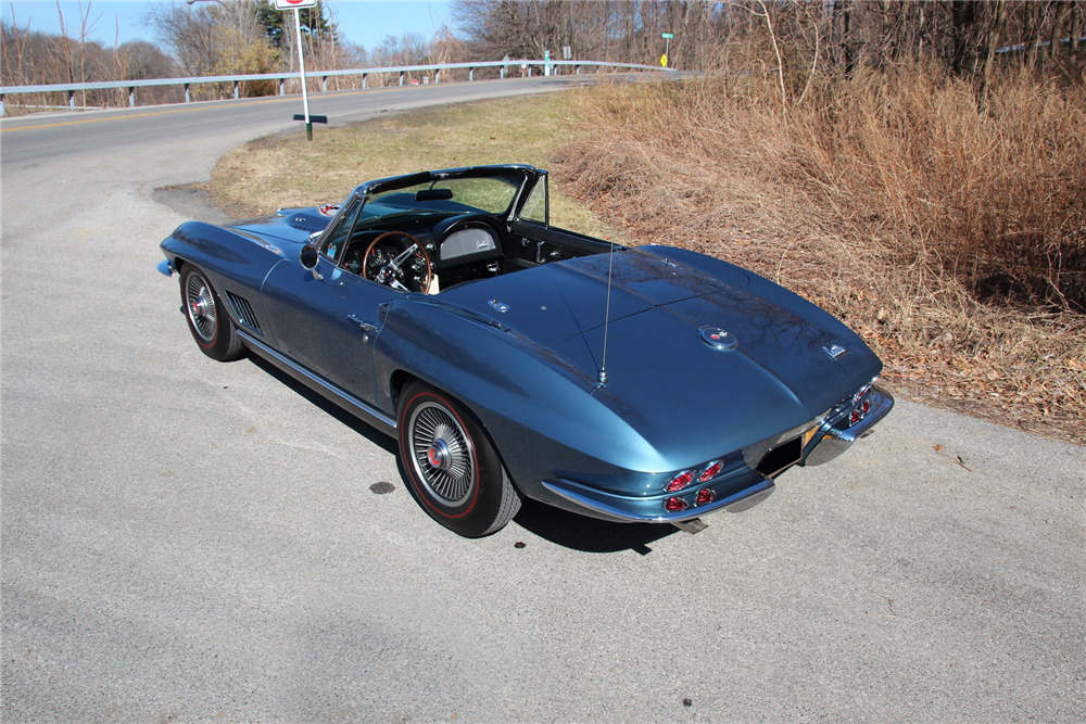 1967 CHEVROLET CORVETTE 427/390 CONVERTIBLE - Rear 3/4 - 206341