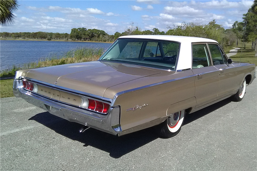 1965 CHRYSLER NEWPORT  - Rear 3/4 - 207063