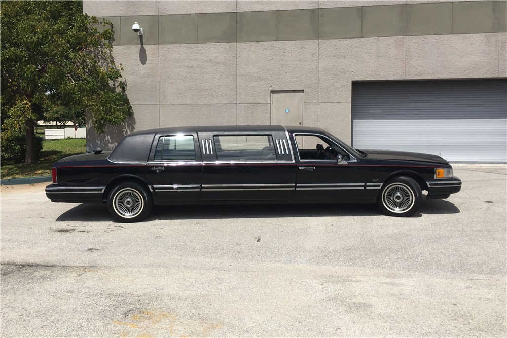1992 LINCOLN TOWNCAR LIMO - Side Profile - 207065