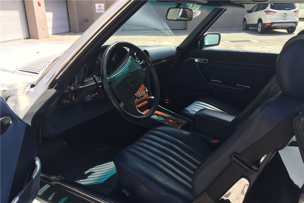 1988 MERCEDES-BENZ 560SL  - Interior - 207066