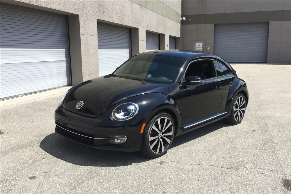 2012 VOLKSWAGEN BEETLE  - Front 3/4 - 207078