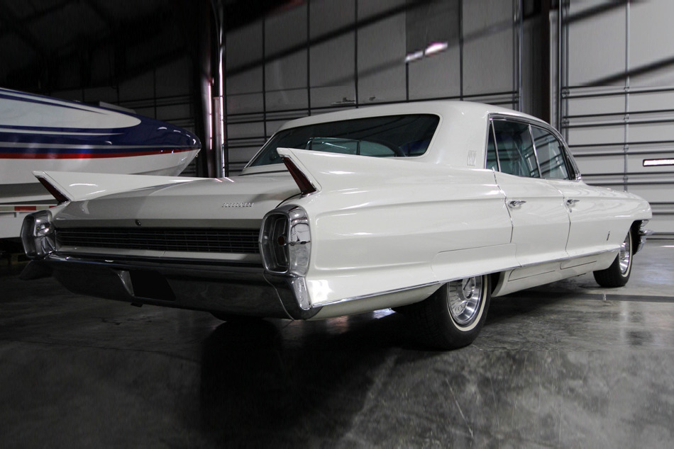 1962 CADILLAC FLEETWOOD 60 SPECIAL SEDAN - Rear 3/4 - 207695