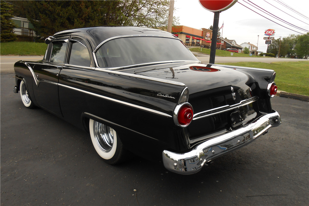 1955 FORD CUSTOM SEDAN - Rear 3/4 - 207724
