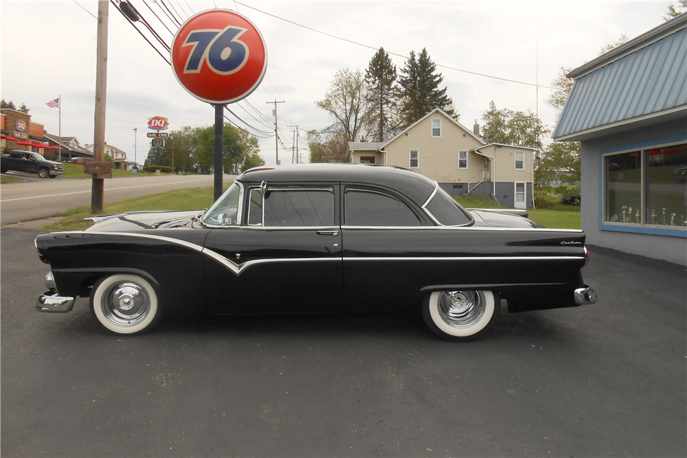1955 FORD CUSTOM SEDAN - Side Profile - 207724