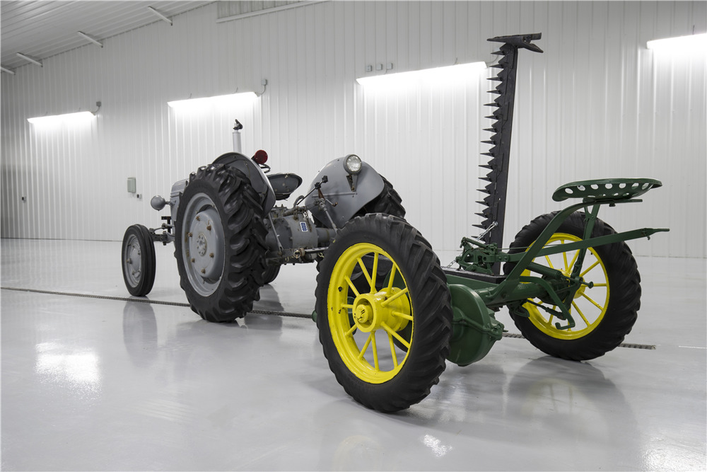 1941 FORD 9N TRACTOR - Rear 3/4 - 207771