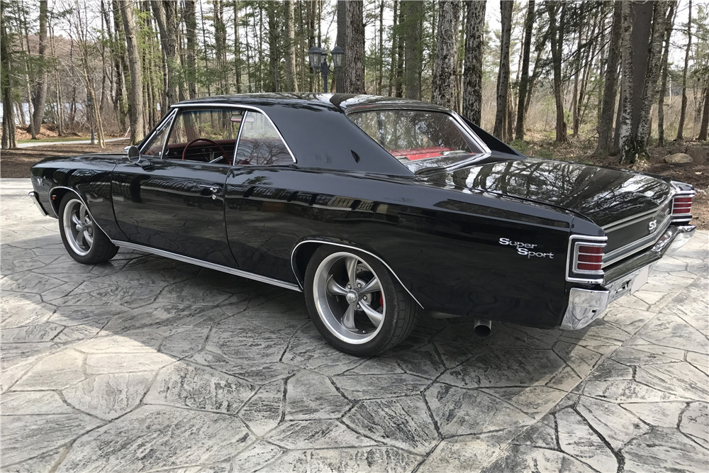 1967 CHEVROLET CHEVELLE CUSTOM COUPE - Rear 3/4 - 207801