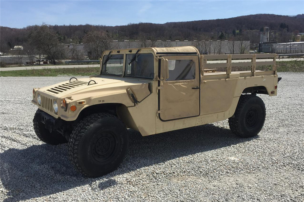 1992 AM GENERAL HUMMER M1038 - Front 3/4 - 207808