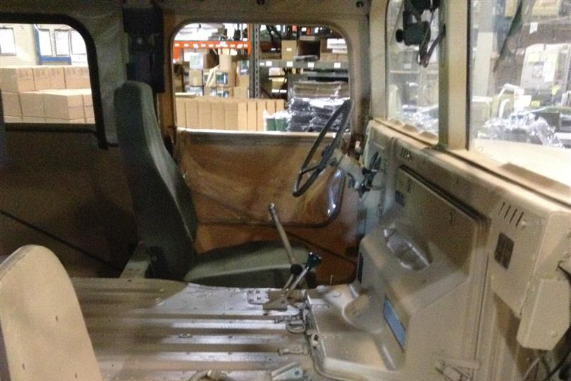 1992 AM GENERAL HUMMER M1038 - Interior - 207808