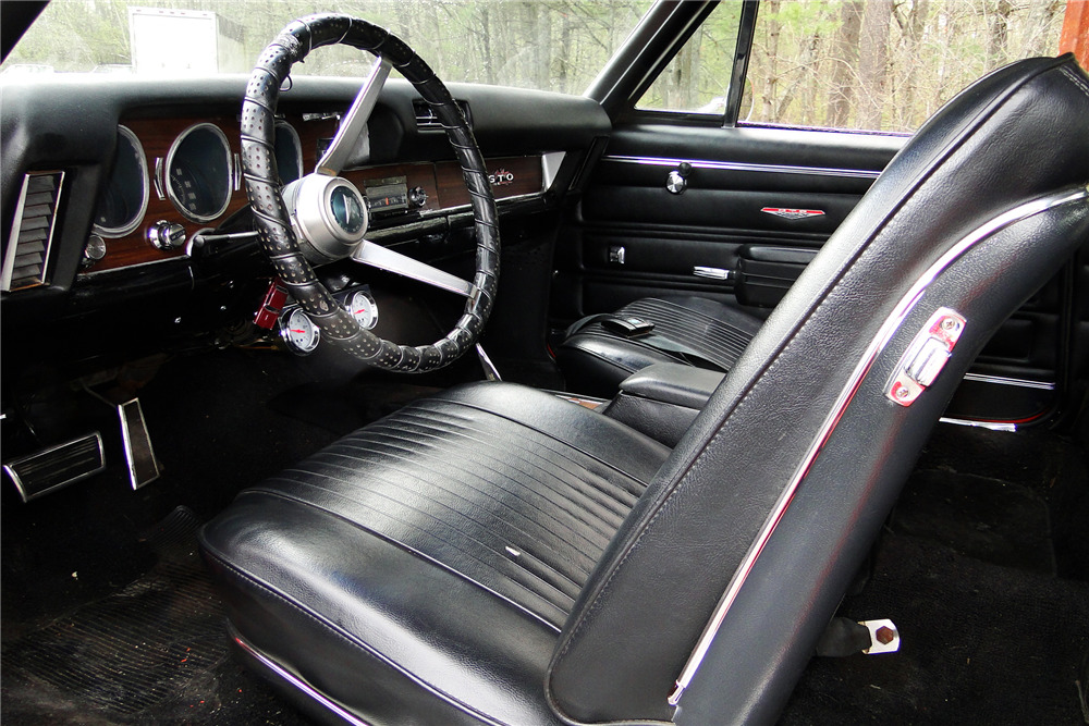 1968 PONTIAC GTO  - Interior - 207852