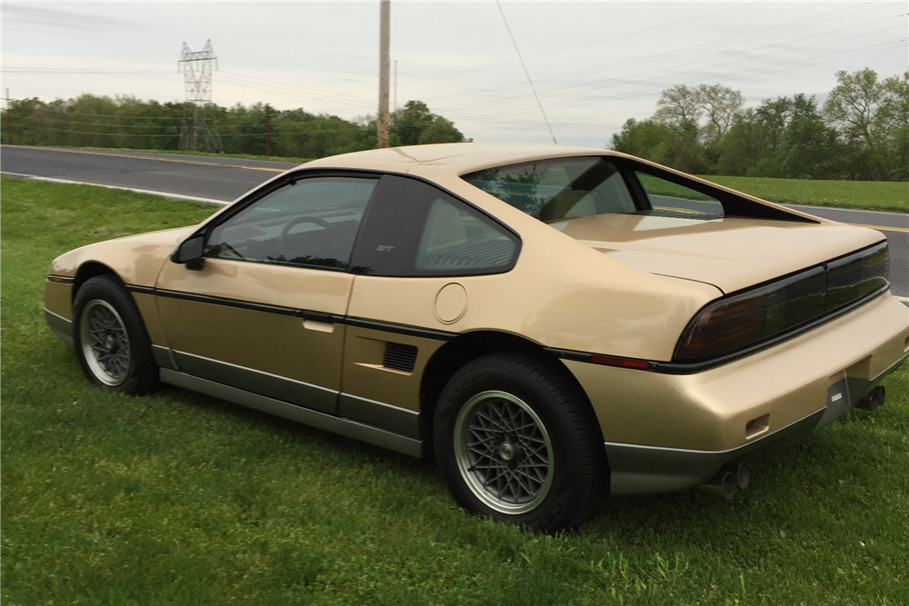 1987 PONTIAC FIERO GT  - Rear 3/4 - 207897