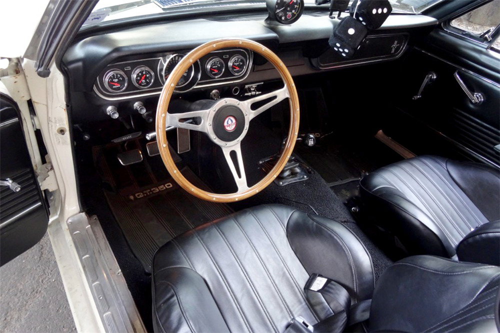 1965 FORD MUSTANG CUSTOM CONVERTIBLE - Interior - 208008