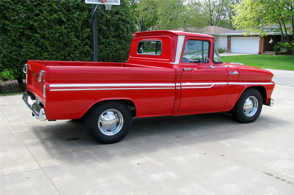 1962 CHEVROLET C10 CUSTOM PICKUP - Side Profile - 208026