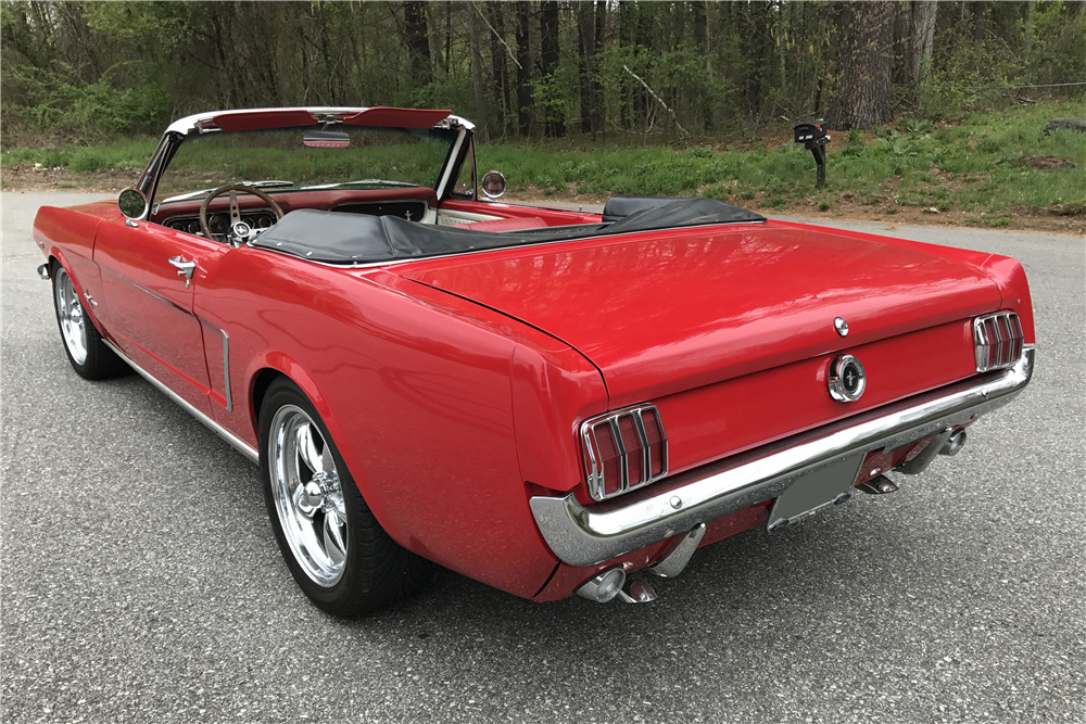 1965 FORD MUSTANG CONVERTIBLE - Rear 3/4 - 208059