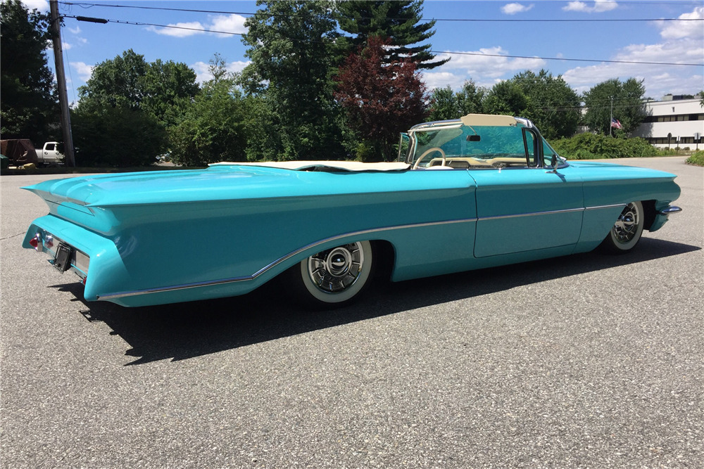 1960 OLDSMOBILE 98 CUSTOM CONVERTIBLE - Rear 3/4 - 208060