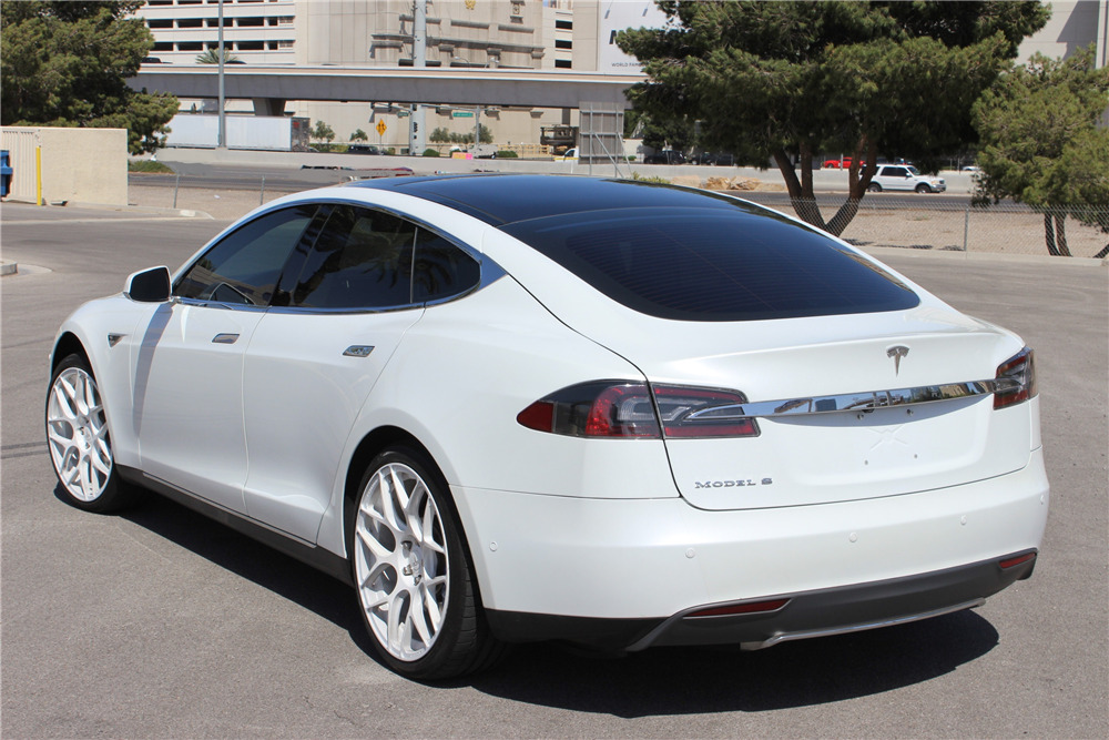 2013 TESLA MODEL S - Rear 3/4 - 208115