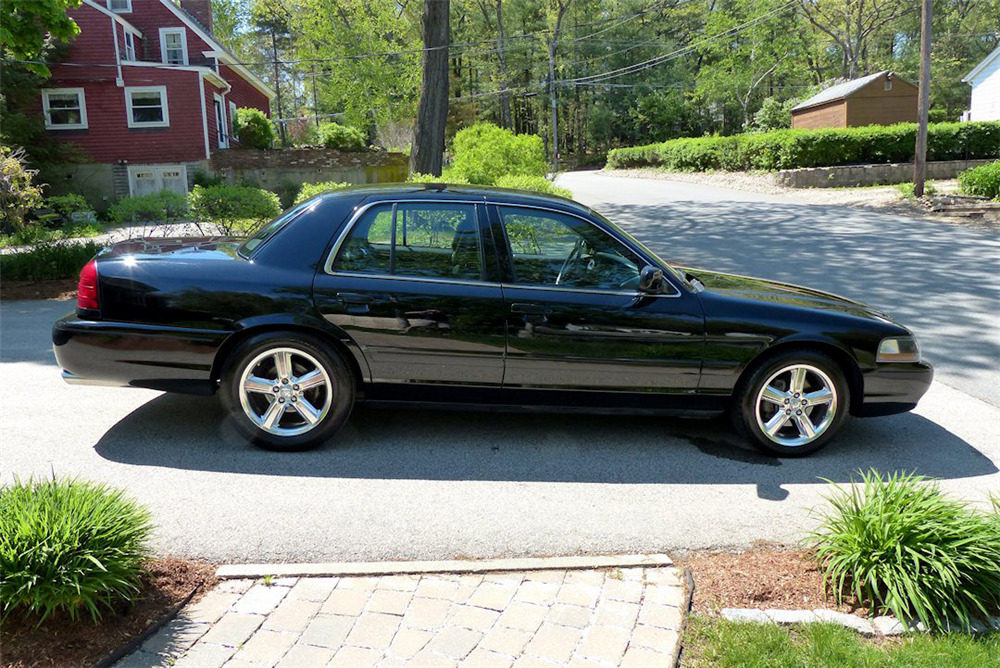 2003 MERCURY MARAUDER  - Front 3/4 - 208122