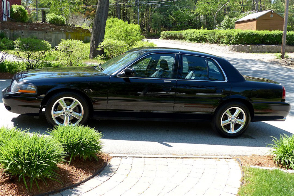 2003 MERCURY MARAUDER  - Side Profile - 208122