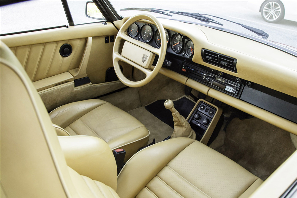 1986 PORSCHE 930 TURBO  - Interior - 208180