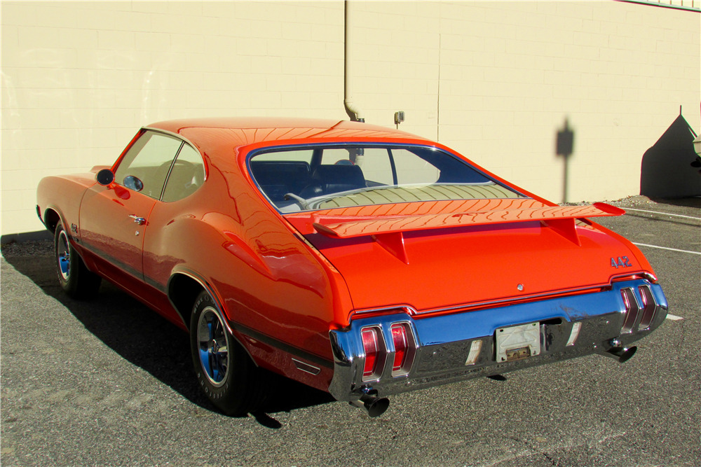 1970 OLDSMOBILE 442 W30 - Rear 3/4 - 208240