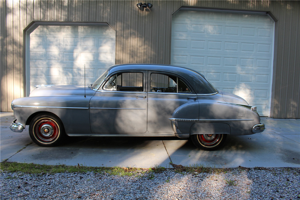 1950 OLDSMOBILE ROCKET 88  - Side Profile - 208312