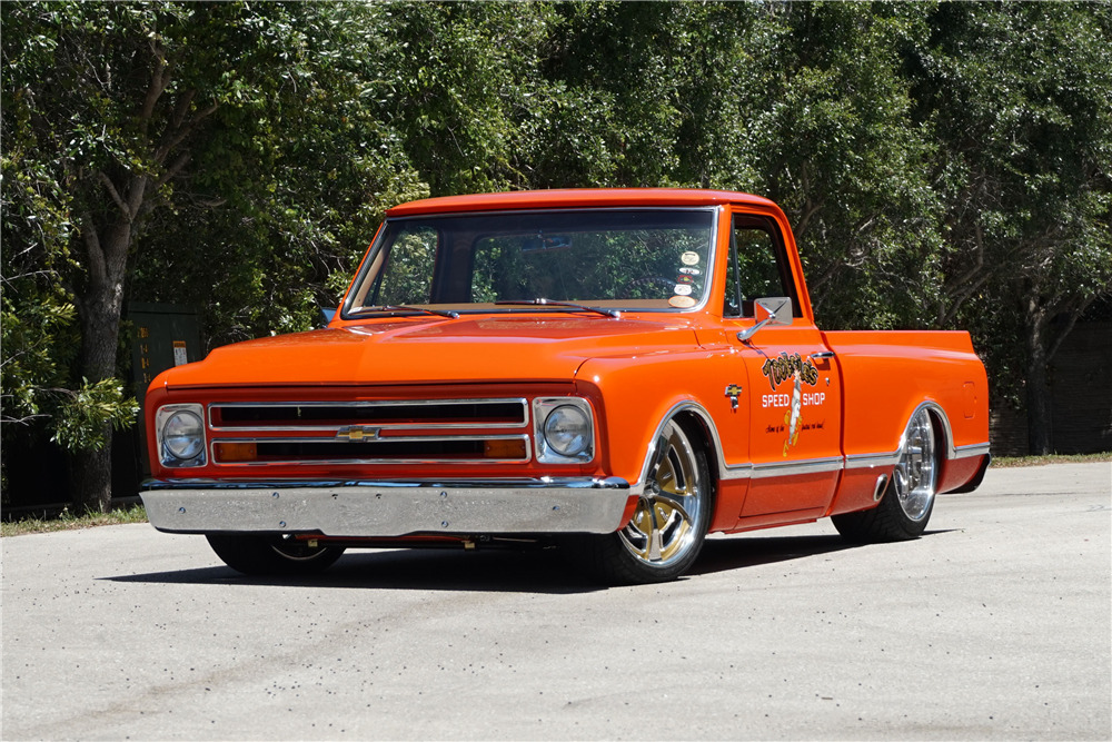 1967 CHEVROLET C10 CUSTOM PICKUP - Front 3/4 - 208321
