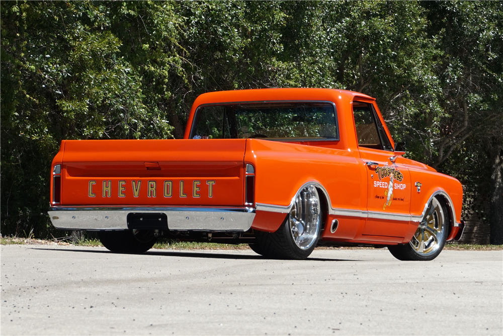 1967 CHEVROLET C10 CUSTOM PICKUP - Rear 3/4 - 208321