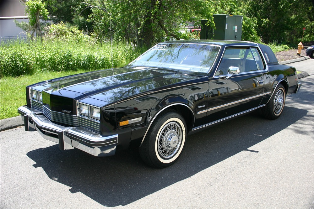 1982 OLDSMOBILE TORONADO  - Front 3/4 - 208323