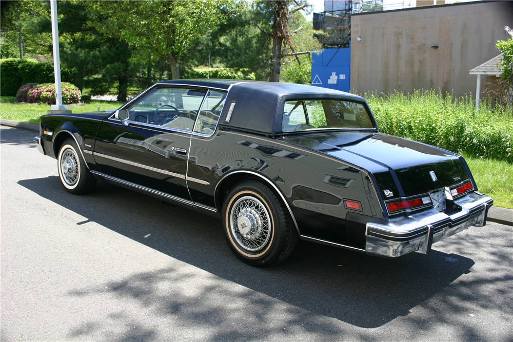 1982 OLDSMOBILE TORONADO  - Rear 3/4 - 208323