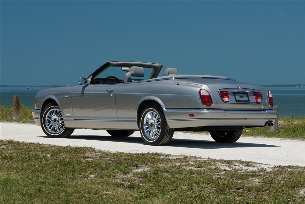 Corniche Vi Rear View 2002 ROLLS-ROYCE CORNICHE CONVERTIBLE - Rear 3/4 - 208326