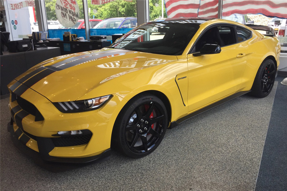 2016 FORD SHELBY MUSTANG GT350R  - Front 3/4 - 208485