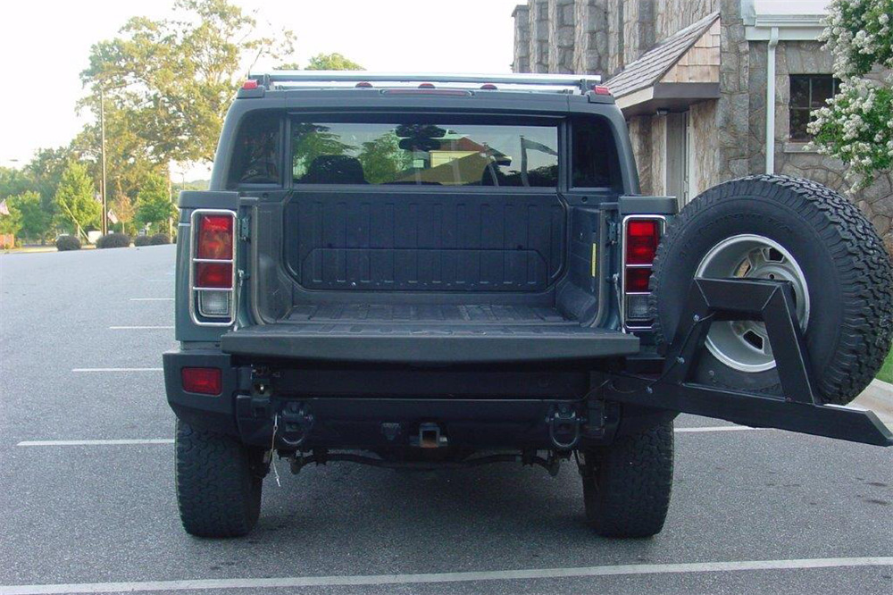 2005 HUMMER H2 SUT - Rear 3/4 - 209205