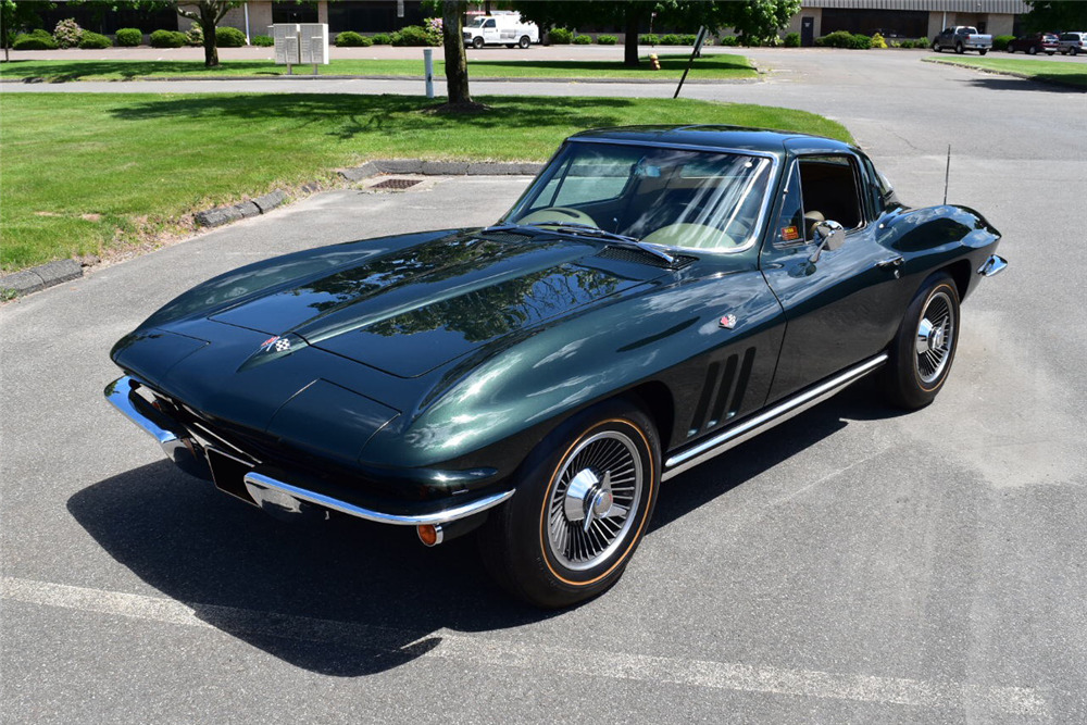 1965 CHEVROLET CORVETTE 327/365 - Front 3/4 - 209316