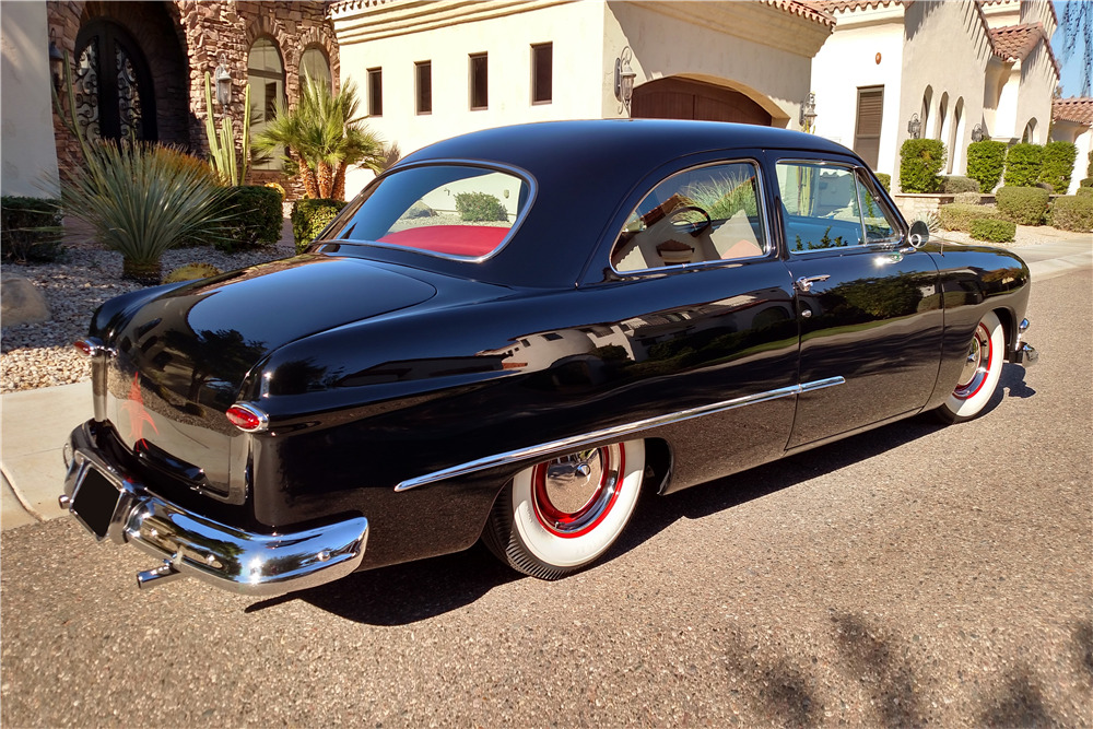 1951 FORD CUSTOM 2-DOOR SEDAN - Rear 3/4 - 210027