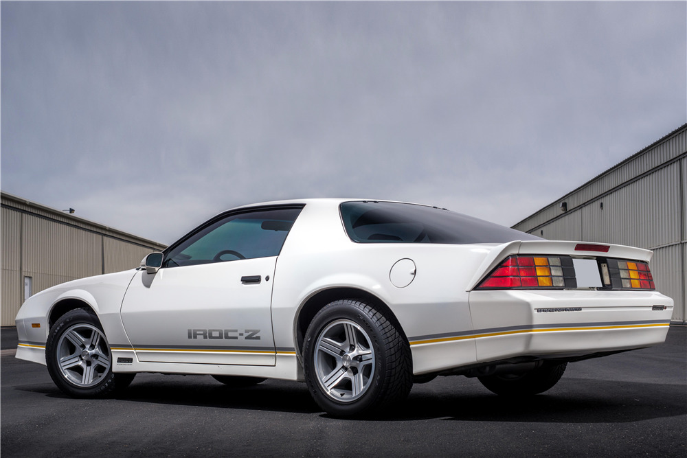 1990 CHEVROLET CAMARO IROC Z - Rear 3/4 - 210038